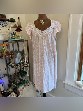 Pink & White Floral Lace Ruffle Night Dress w Matching Robe by Gilligan O’Malley